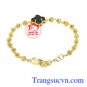 Mỗi một cô gái đều có vẻ đẹp riêng biệt và chiếc lắc tay này sẽ giúp các nàng được tỏa sáng hơn, tự tin hơn.