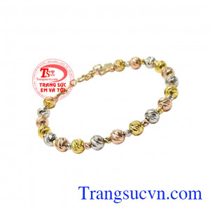 Lắc tay bi thời trang với sự kết hợp vàng trắng, vàng hồng và vàng màu mang đến chiếc lắc tay cá tính và nổi bật. 