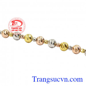 Sản phẩm phù hợp với nhiều độ tuổi. Lắc tay bi thời trang