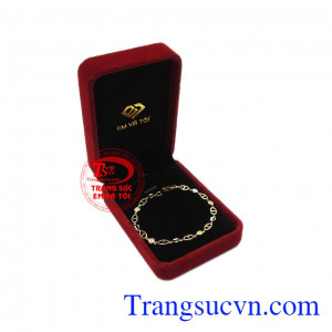 Sự kết hợp vàng trắng và vàng màu cũng khiến cho sản phẩm thêm phần ấn tượng và phong cách. Lắc tay nữ trang nhã