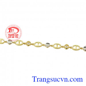 Các chi tiết được làm cách tỉ mỉ, tinh xảo mang tới chiếc lắc tay hoàn hảo cho phái đẹp. Lắc tay nữ trang nhã