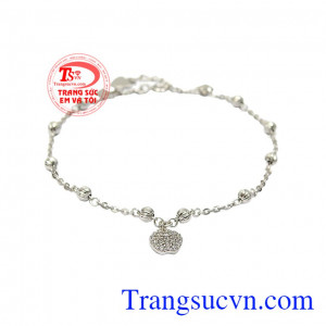 Lắc tay trái táo dễ thương được nhập khẩu trực tiếp từ Hàn Quốc.