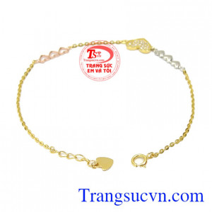 Lắc tay trái tim yêu thương kiểu dáng nữ tính, trẻ trung, hợp thời trang. 