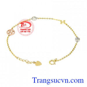 Sản phẩm mang đến vẻ trẻ trung dễ thương tôn lên nét nữ tính mà đáng yêu cho phái đẹp.