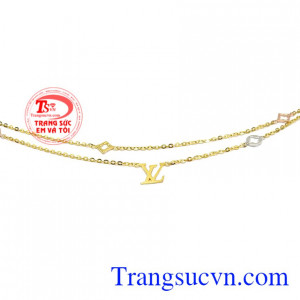Những chi tiết được kết hợp hài hòa tạo nên chiếc lắc tay ấn tượng. Lắc tay vàng phong cách