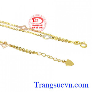 Với phái đẹp, lắc tay là một món đồ trang sức không thể thiếu. Lắc tay vàng phong cách