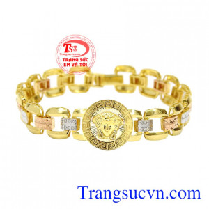 Với sự kết hợp của vàng trắng, vàng hồng, vàng màu tạo nên một sản phẩm thời thượng, hợp gu cho người đeo.
