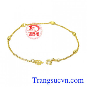 Với kiểu thiết kế tối giản mà vẫn tôn lên nét đẹp của người phụ nữ phương Đông.