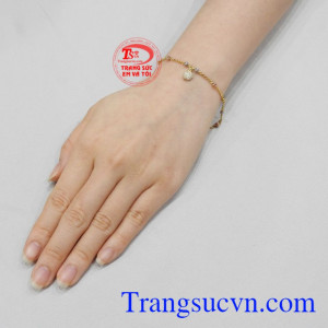 Lắc tay vàng trái táo nhận đặt chế tác theo yêu cầu. 