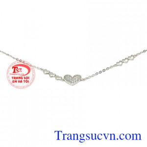 Sản phẩm hợp thời trang và đang được rất nhiều các chị em yêu thích. Lắc tay vàng trắng yêu thương