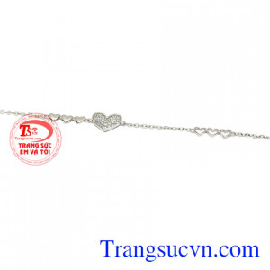 Với công nghệ hiện đại, thiết kế đẹp mắt mang tới cho phái đẹp chiếc lắc tay trang nhã và dễ thương. Lắc tay vàng trắng yêu thương