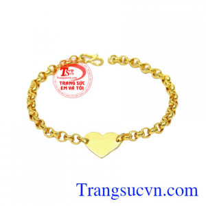 Lắc tay vàng trẻ em khắc tên được chế tác xinh xắn dành cho các bé gái.