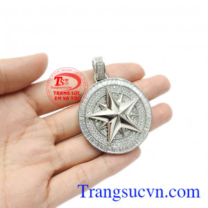 Sản phẩm là món quà ý nghĩa để dành tặng cho người thân của bạn. Mặt dây ngôi sao vàng trắng