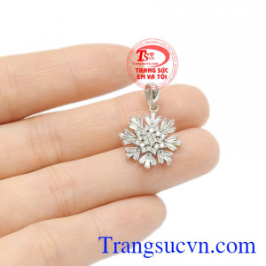 Mặt dây vàng trắng hoa tuyết nhỏ xinh