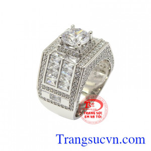 Chiếc nhẫn nam không chỉ là một món đồ trang sức mà còn giúp người đeo thể hiện cá tính và phong cách bản thân.