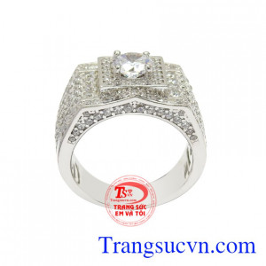 Chiếc nhẫn chế tác bằng bạc 925 gắn đá CZ lấp lánh là dòng sản phẩm bán chạy nhất hiện nay.