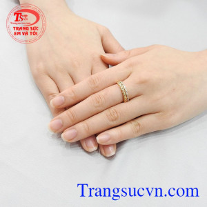 Chính vì thế mà các sản phẩm nhẫn kim tiền cũng được rất nhiều các chị em lựa chọn. Nhẫn kim tiền tài lộc phái đẹp