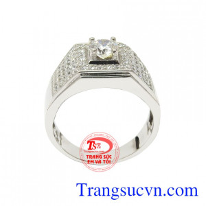 Sản phẩm được chế tác bằng công nghệ 3D cao cấp kết hợp với lớp xi vàng trắng càng tăng thêm sự tinh xảo, sắc nét.