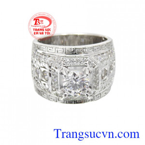 Với kiểu chế tác tinh xảo phù hợp nhiều phong cách thời trang và trang phục.