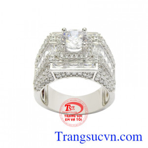 Sản phẩm còn được xi vàng trắng càng làm tăng thêm giá trị và mang lại sự sang trọng, lịch lãm cho các quý ông hiện đại.