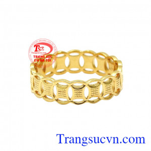 Những đồng kim tiền chế tác tỉ mỉ, tinh xảo mang tới sản phẩm ấn tượng cho phái mạnh. Nhẫn nam kim tiền tài lộc