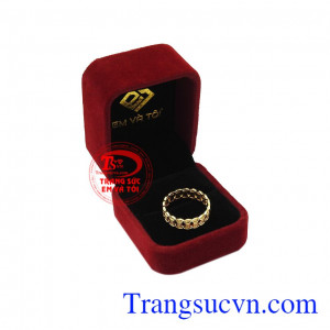 Đồng kim tiền là biểu tượng cho sự may mắn, tài lộc và giàu có. Nhẫn nam kim tiền tài lộc