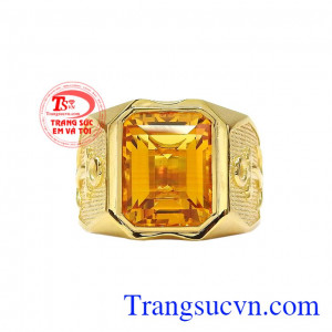 Từng đường nét và chi tiết đều được làm cách tỉ mỉ và cẩn thận. Nhẫn nam thạch anh vàng tài lộc