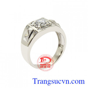 Nhẫn nam vàng trắng hào hoa được chế tác tinh tế mang đến vẻ sang trọng và lịch lãm cho phái mạnh.