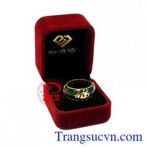 Nhẫn ngọc bọc vàng chất lượng tinh tế.