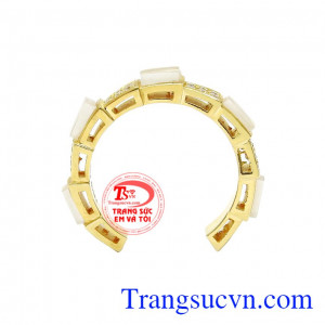 Sản phẩm đang được rất nhiều các chị em yêu thích và lựa chọn. Nhẫn nữ đá mặt trăng cá tính