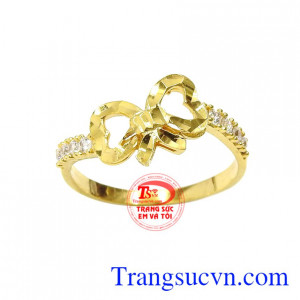 Trang sức Em và Tôi sở hữu hàng ngàn mẫu nhẫn nữ từ dễ thương dịu dàng cho đến quý phái sang trọng phù hợp với thị hiếu của từng khách hàng.