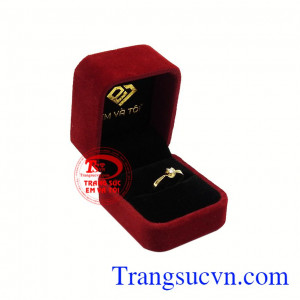 Nhẫn nữ hoa vàng thanh tú nhận đặt chế tác theo yêu cầu. 