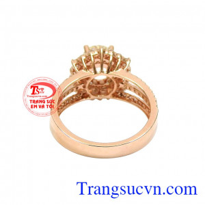 Chính vì thế mà rất nhiều người ước ao sở hữu món trang sức đắt giá này. Nhẫn nữ kim cương tỏa sáng