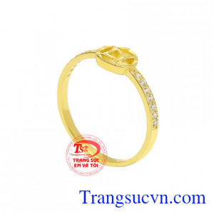 Nhẫn kim tiền là sản phẩm được yêu thích vào đầu năm, tượng trưng cho may mắn, phát tài, phát lộc.