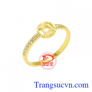 Với màu sắc vàng óng ả và nổi bật vàng luôn là sự lựa chọn hàng đầu vừa hợp thời trang vừa có ý nghĩa cầu may của người dân Việt.