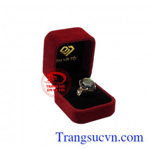 Nhẫn nữ sapphire sao quý phái có giấy kiểm định đá quý.