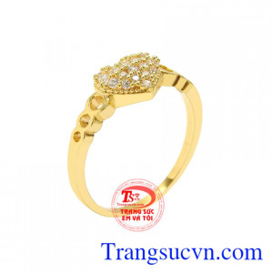 Nhẫn nữ trái tim dễ thương được chế tác tinh tế mang đến vẻ trẻ trung và nữ tính đến cho người đeo.