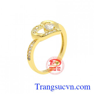 Nhẫn nữ trái tim rạng ngời với thiết kế theo kiểu dáng cổ điển toát lên vẻ nữ tính và thanh tú cho người đeo.