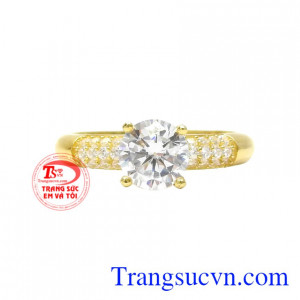 Nhẫn nữ vàng màu ấn tượng hợp thời trang phù hợp với mọi loại trang phục khác nhau.