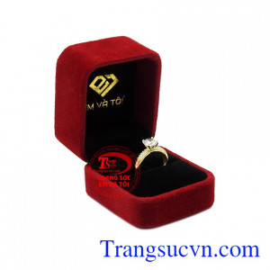 Nhẫn nữ vàng màu ấn tượng
