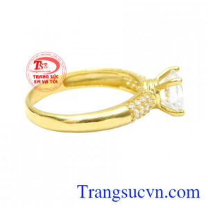 Nhẫn nữ vàng màu ấn tượng tinh tế.