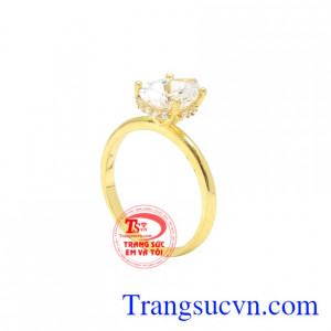 Sản phẩm hiện đang là mẫu trang sức xu hướng được nhiều phái đẹp yêu thích và lựa chọn.