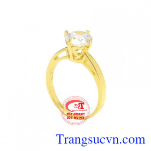 Mỗi chiếc nhẫn đều mang phong cách riêng và chiếc nhẫn này sẽ phù hợp cho những cô nàng yêu thích phong cách dịu dàng và không quá phô trương.