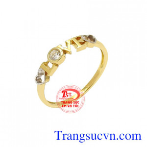 Nhẫn vàng nữ tình yêu với kiểu dáng nữ tính, hợp thời trang. 