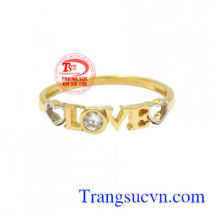 Sản phẩm được nhập khẩu từ Hàn Quốc, chế tác từ vàng tây 10k bền đẹp. Nhẫn vàng nữ tình yêu