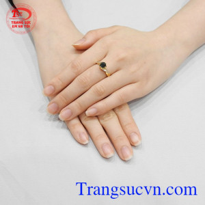 Nhẫn vàng Sapphire quý cô