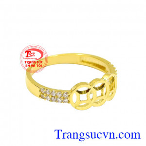 Chính vì thế, những sản phẩm thiết kế hình kim tiền luôn được nhiều khách hàng yêu thích và lựa chọn. Nhẫn vàng tây kim tiền đẹp