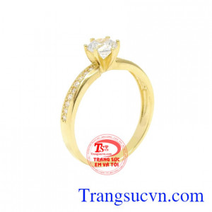Nhẫn vàng tây phái đẹp với thiết kế nhỏ xinh và nổi bật giúp tôn lên vẻ xinh yêu và cuốn hút cho nữ giới.