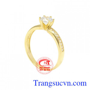 Nhẫn vàng là món trang sức được cả nữ giới và nam giới lựa chọn nhiều dùng để làm đẹp và thể hiện phong cách.