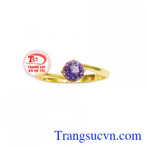 Nhẫn vàng thạch anh tím phái đẹp phù hợp với mệnh Thổ và Hỏa.